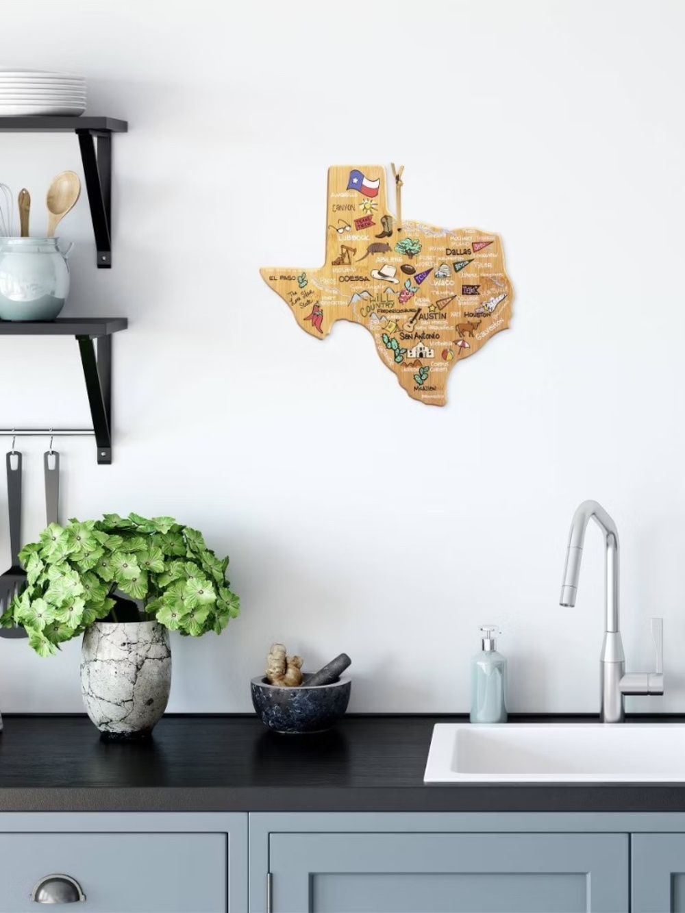 NWT Totally Bamboo Texas State Shaped Cutting Board with Artwork by Fish Kiss - Picture 6 of 7